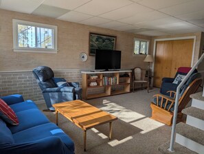 Smart TV, DVD player, books