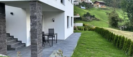 House | Terrace/patio