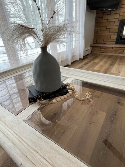 Charming 3-bedroom plus bunkhouse sleeps up to 10 with WiFi and AC in Moose Lake