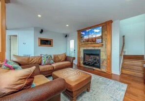 Smart TV, fireplace, stereo