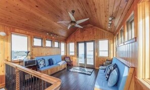 Smart TV, fireplace, stereo