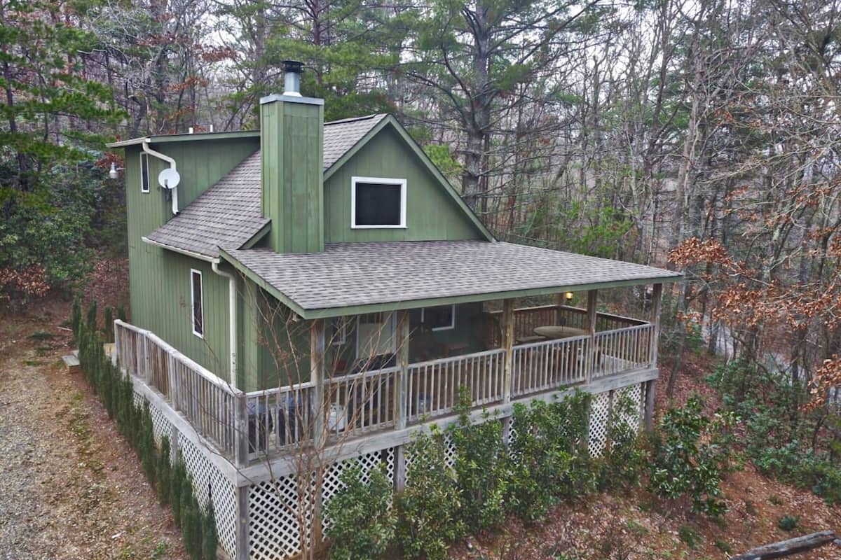 Cabin, 2 Bedrooms, Jetted Tub | 1 bedroom, individually decorated, individually furnished