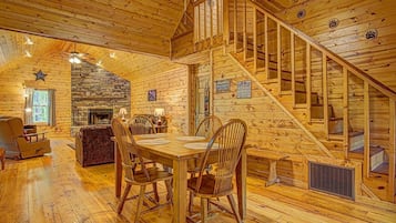 Cabin, 2 Bedrooms, Fireplace, Vineyard View | Individually decorated, individually furnished, blackout drapes