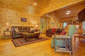 Cabin, 2 Bedrooms, Fireplace, Vineyard View | Individually decorated, individually furnished, blackout drapes