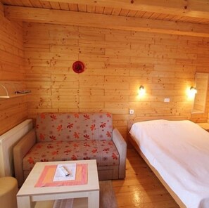 1 makuuhuone, silitysrauta/-lauta, Wi-Fi