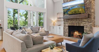 NEW LakeHome On The Water, LUXURY Sleeps 18, Pool, Dock, Beach, Close To Clemson