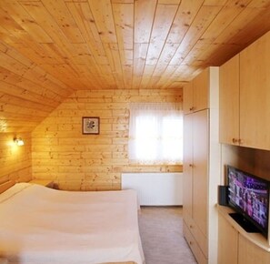 2 makuuhuonetta, silitysrauta/-lauta, Wi-Fi, vuodevaatteet