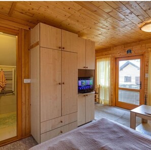 2 slaapkamers, een strijkplank/strijkijzer, wifi, beddengoed