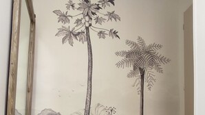 A staircase with a mural of tropical trees and mountains. - Welcome to the "Lydmalida" gîte, the Ardèche is waiting to welcome you! (Les Ollières-sur-Eyrieux)