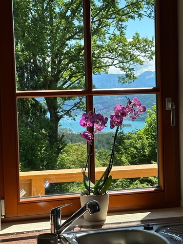 Villa Sara - your oasis of peace with a view of Lake Wörthersee and the mountains