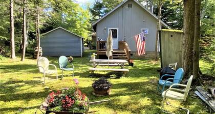 Charming, newly renovated pet-friendly, lake front cottage on Little Wolf Pond!