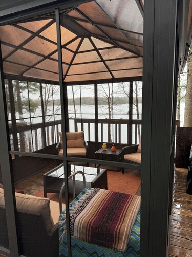 Renovated Little Wolf Winter Special-book 3, get 1 night free, lakefront!