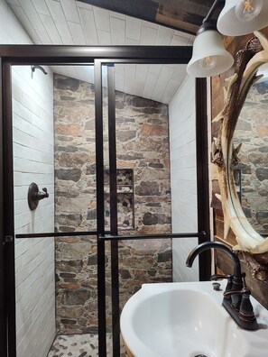 Shower, hair dryer, bidet, towels - Renovated Little Wolf Winter Special-book 3, get 1 night free, lakefront! (Tupper Lake)