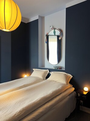 2 habitaciones, tabla de planchar con plancha, wifi y ropa de cama