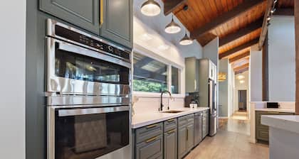 "Tidepool Getaway" | Large Oceanfront Estate