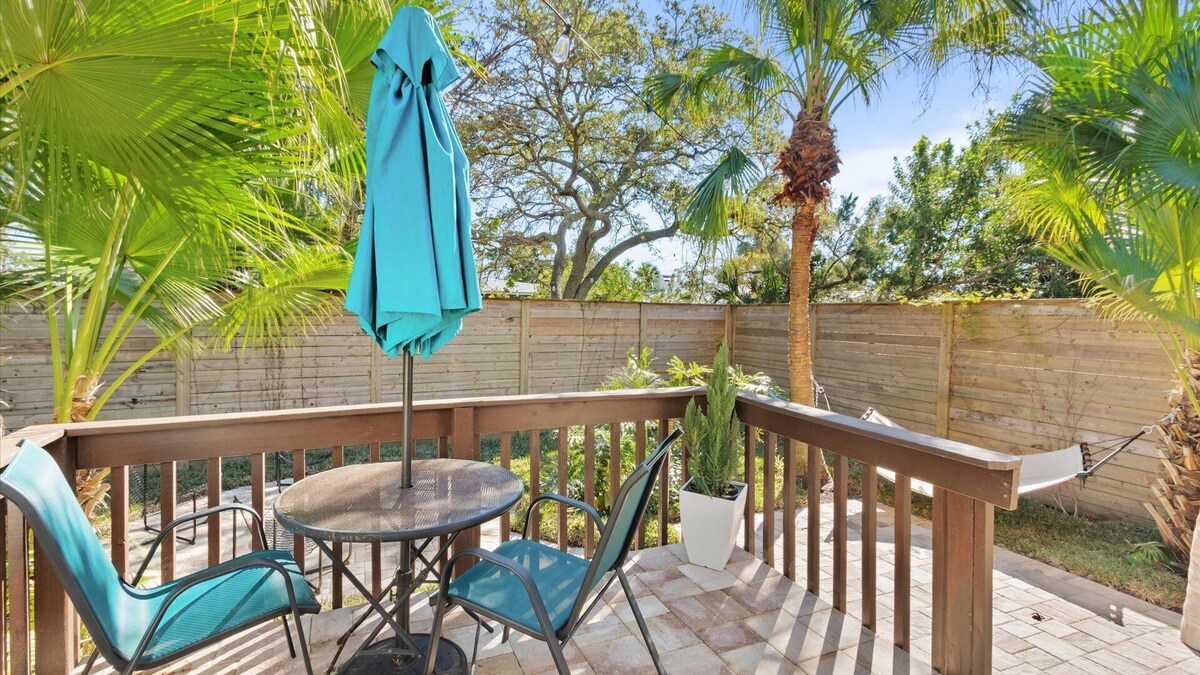 Photo 3 of Private Rooftop 5 Minutes to the Beach & DownTown