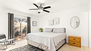 5 bedrooms, desk, iron/ironing board, free WiFi - Private Rooftop 5 Minutes to the Beach & DownTown (St. Augustine)