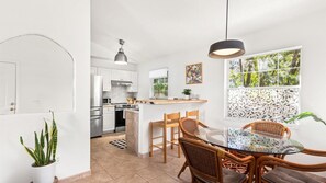 Dining - Private Rooftop 5 Minutes to the Beach & DownTown (St. Augustine)