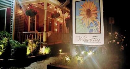 Romantic spot above restaurant., ideal for the gourmet