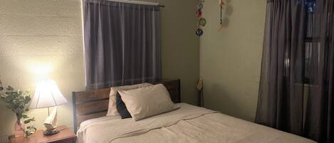 1 dormitori i roba de llit