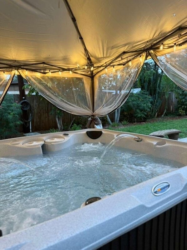 Outdoor spa tub