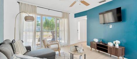 Una Smart TV, una chimenea