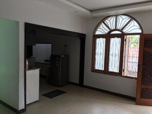 Mini-fridge, dishwasher, cookware/dishes/utensils - Sobia Villa (Jaffna)