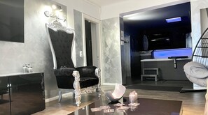 Interior - Whirlstudio Vibe - Holiday apartment with large whirlpool in the living room (Hamburg)