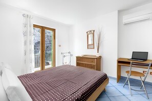 1 bedroom, in-room safe, desk, iron/ironing board