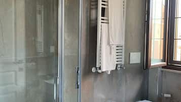 Shower, hair dryer, bidet, towels