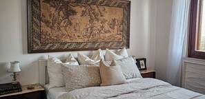 2 bedrooms, desk, iron/ironing board, travel crib - Elegance and relaxation between Rome and Florence, in the heart of central Italy (Giove)