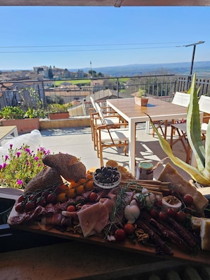 Outdoor dining - Elegance and relaxation between Rome and Florence, in the heart of central Italy (Giove)