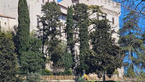 A castle-like building with multiple towers and a white facade. - Elegance and relaxation between Rome and Florence, in the heart of central Italy (Giove)