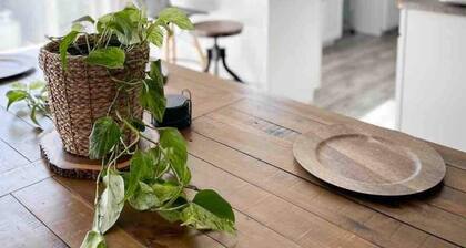 Musician's East Coast Bungalow - 10 mins to Downtown