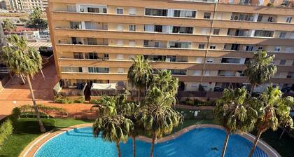 Spacious 4-bedroom apartment in lovely Roquetas de Mar with WiFi, AC