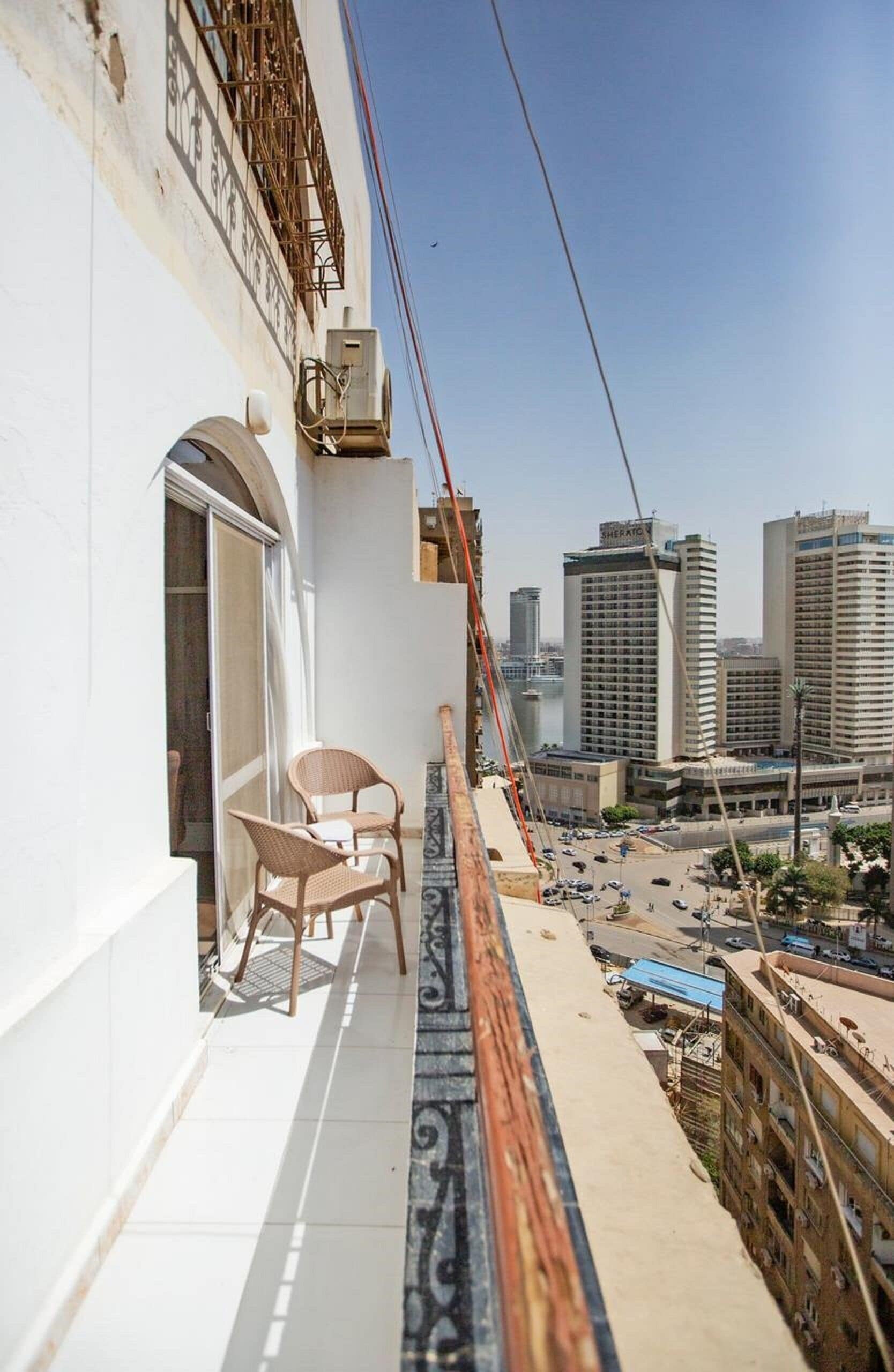 Habitación familiar, balcón, vistas al río | Caja fuerte, escritorio, espacio para trabajar con un portátil