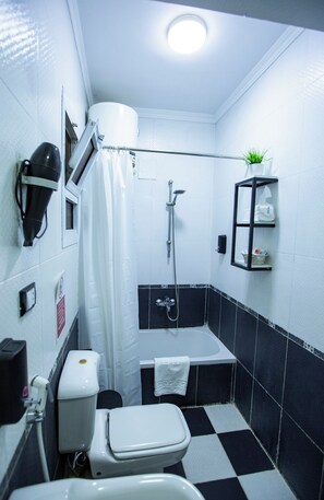Deluxe Double Room, Non Smoking, River View | Bathroom - Nile x hostel (Giza)