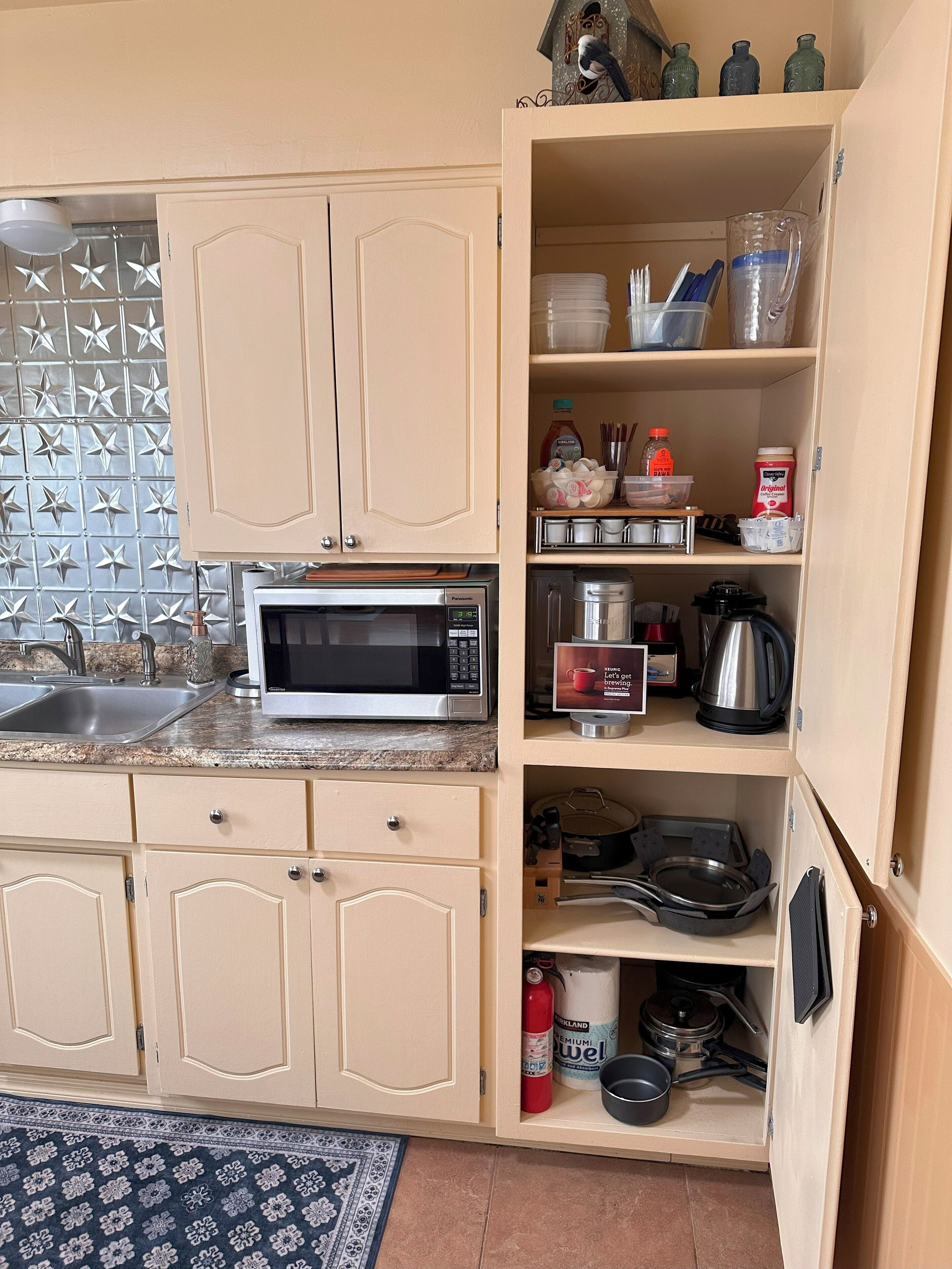 Réfrigérateur, micro-ondes, four, plaque de cuisson