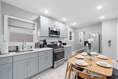 Urban Charm / Family & Pet-friendly 3BR retreat by Newark Airport