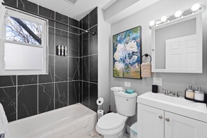 Shower, hair dryer, towels, soap - Urban Charm / Family & Pet-friendly 3BR retreat by Newark Airport (Newark)