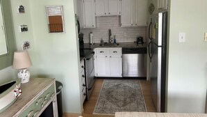 Cafetera/tetera, refrigerador, microondas, horno