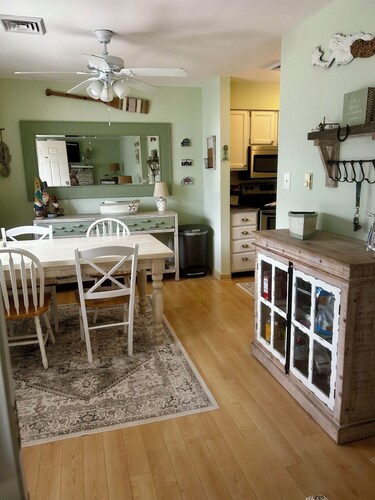 Beautiful 3 Bedroom condo, one block from beach, in center of Sea Isle City