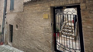 A traditional stone building with a sign indicating it is a hotel. - La Dimora del Borgo (Montecassiano)