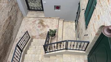 Residenza Deluxe, vista cortile | Terrazza/patio