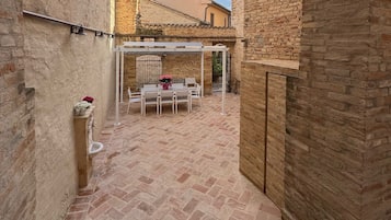 Residenza Deluxe, vista cortile | Terrazza/patio