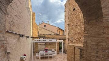 Deluxe Townhome, Courtyard View | Terrace/patio