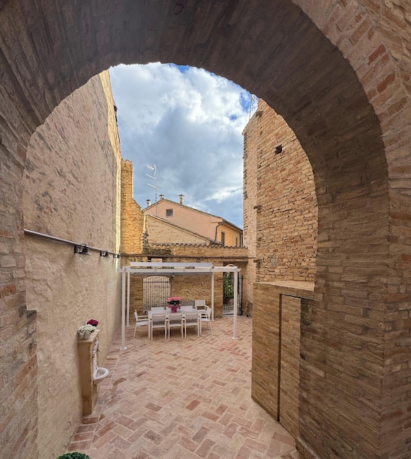 Deluxe Townhome, Courtyard View | Teres/patio