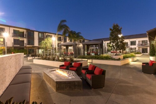 Anton 1101 Escape: 1BR w/ Pool, Gym & Family Comfort