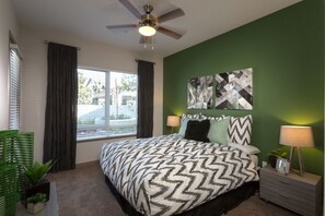 1 habitación, tabla de planchar con plancha y ropa de cama 