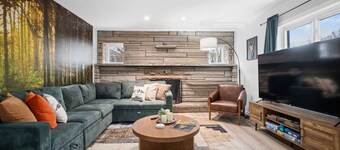 4  Bed,3 Bath, Hot tub, Fun Game Room, Fire Pit, 12 min NRG